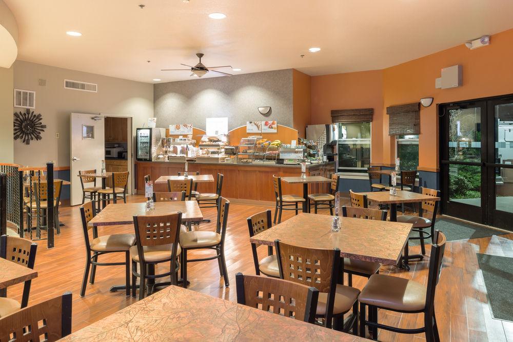 Holiday Inn Express Hotel & Suites Arcata/Eureka-Airport Area By Ihg McKinleyville Exteriör bild
