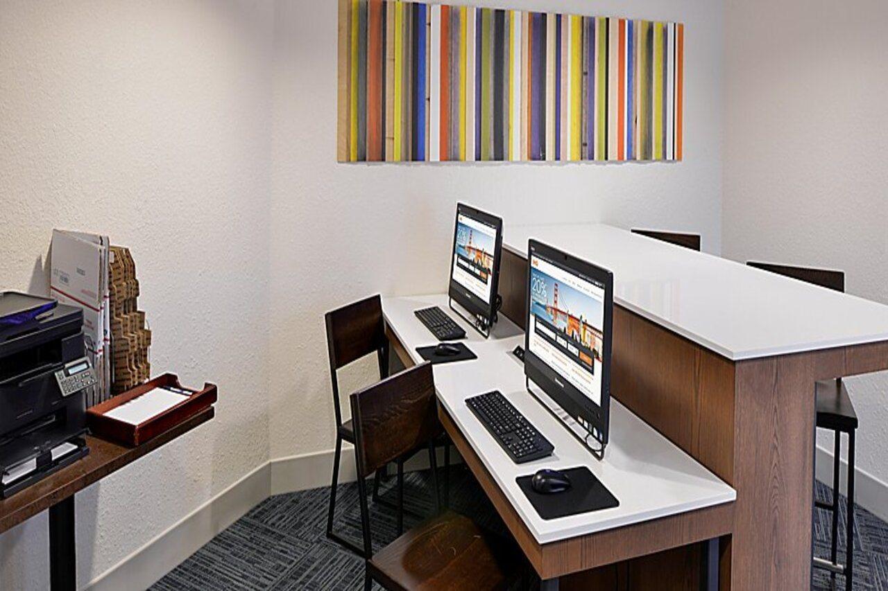 Holiday Inn Express Hotel & Suites Arcata/Eureka-Airport Area By Ihg McKinleyville Exteriör bild
