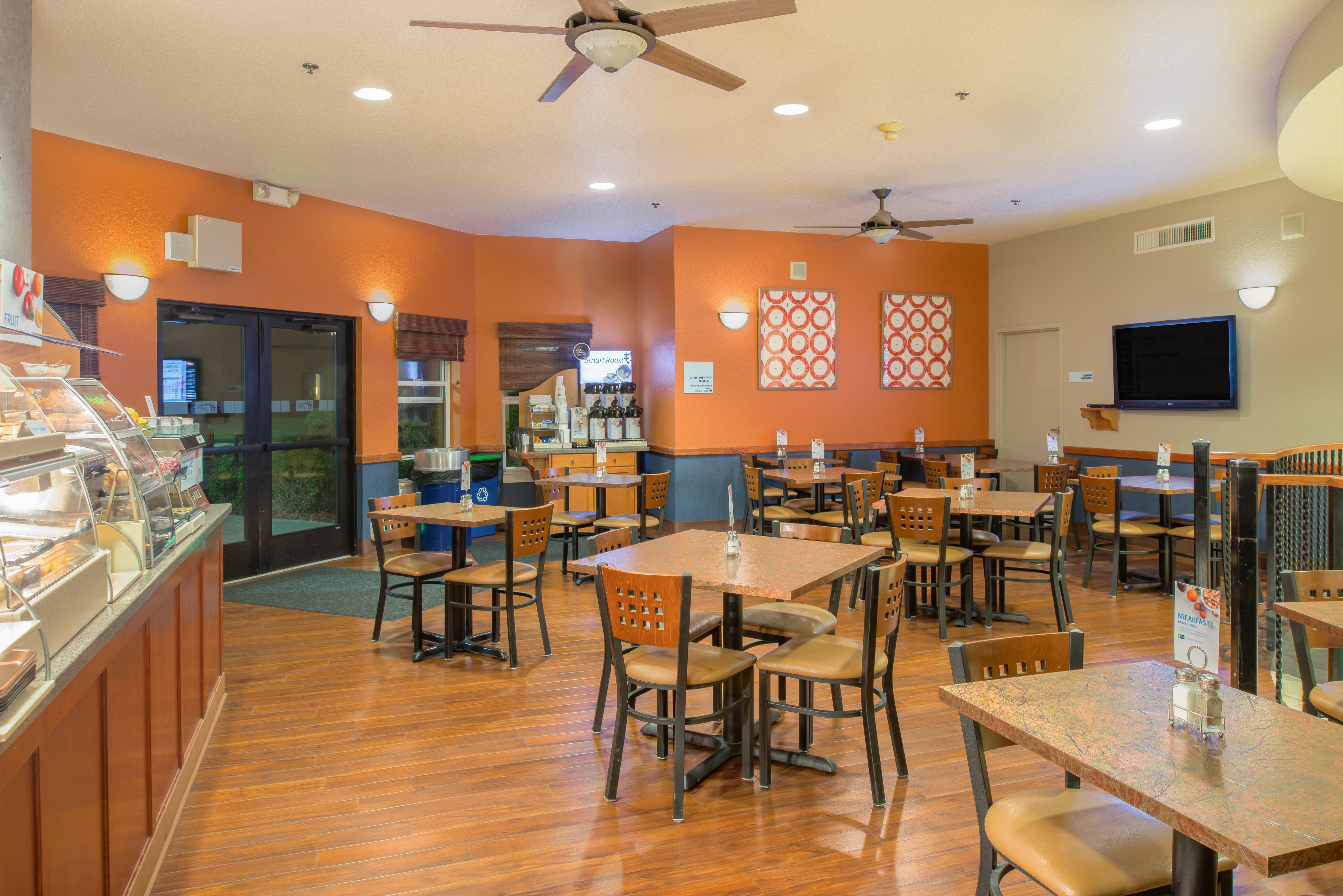 Holiday Inn Express Hotel & Suites Arcata/Eureka-Airport Area By Ihg McKinleyville Exteriör bild