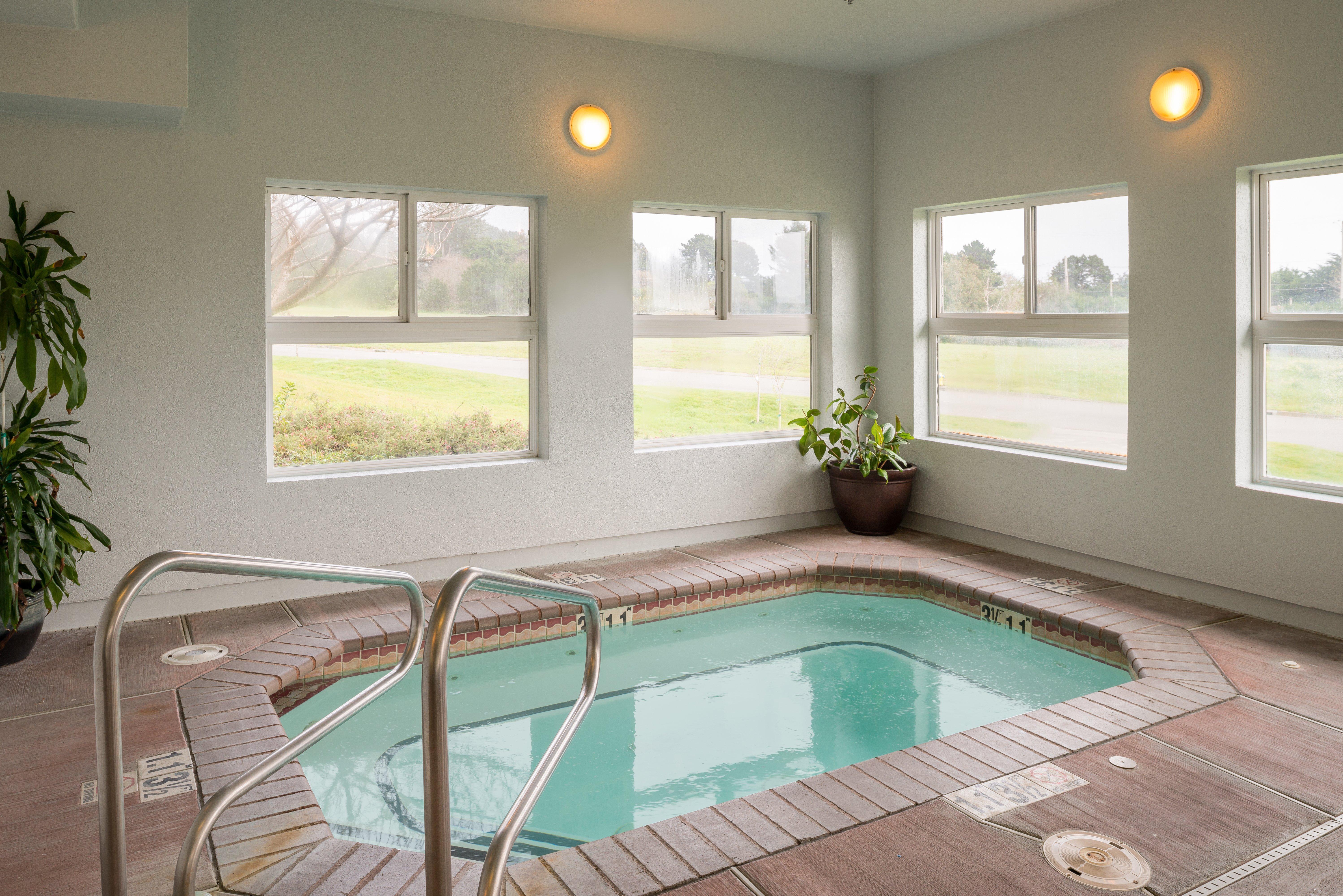 Holiday Inn Express Hotel & Suites Arcata/Eureka-Airport Area By Ihg McKinleyville Exteriör bild