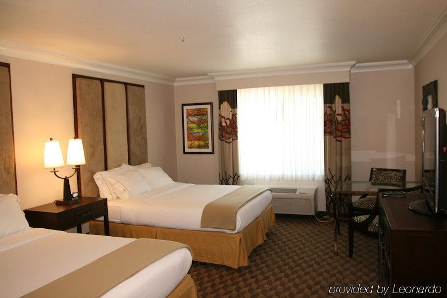 Holiday Inn Express Hotel & Suites Arcata/Eureka-Airport Area By Ihg McKinleyville Rum bild