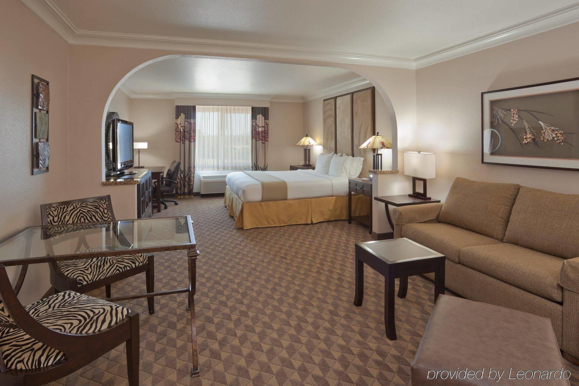 Holiday Inn Express Hotel & Suites Arcata/Eureka-Airport Area By Ihg McKinleyville Rum bild